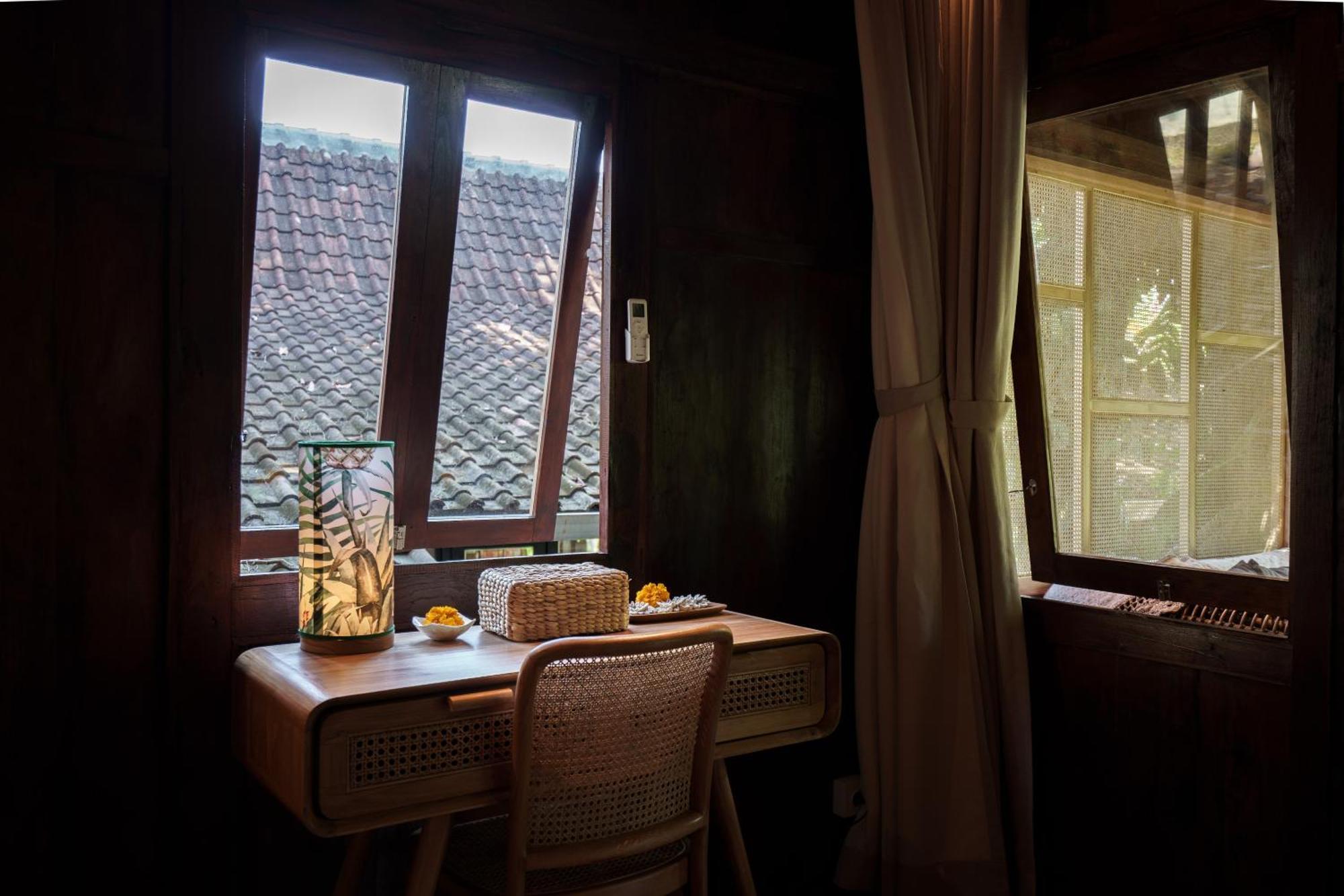 Chalet Tropical Traditional Indonesian Wooden - Beji Mas,