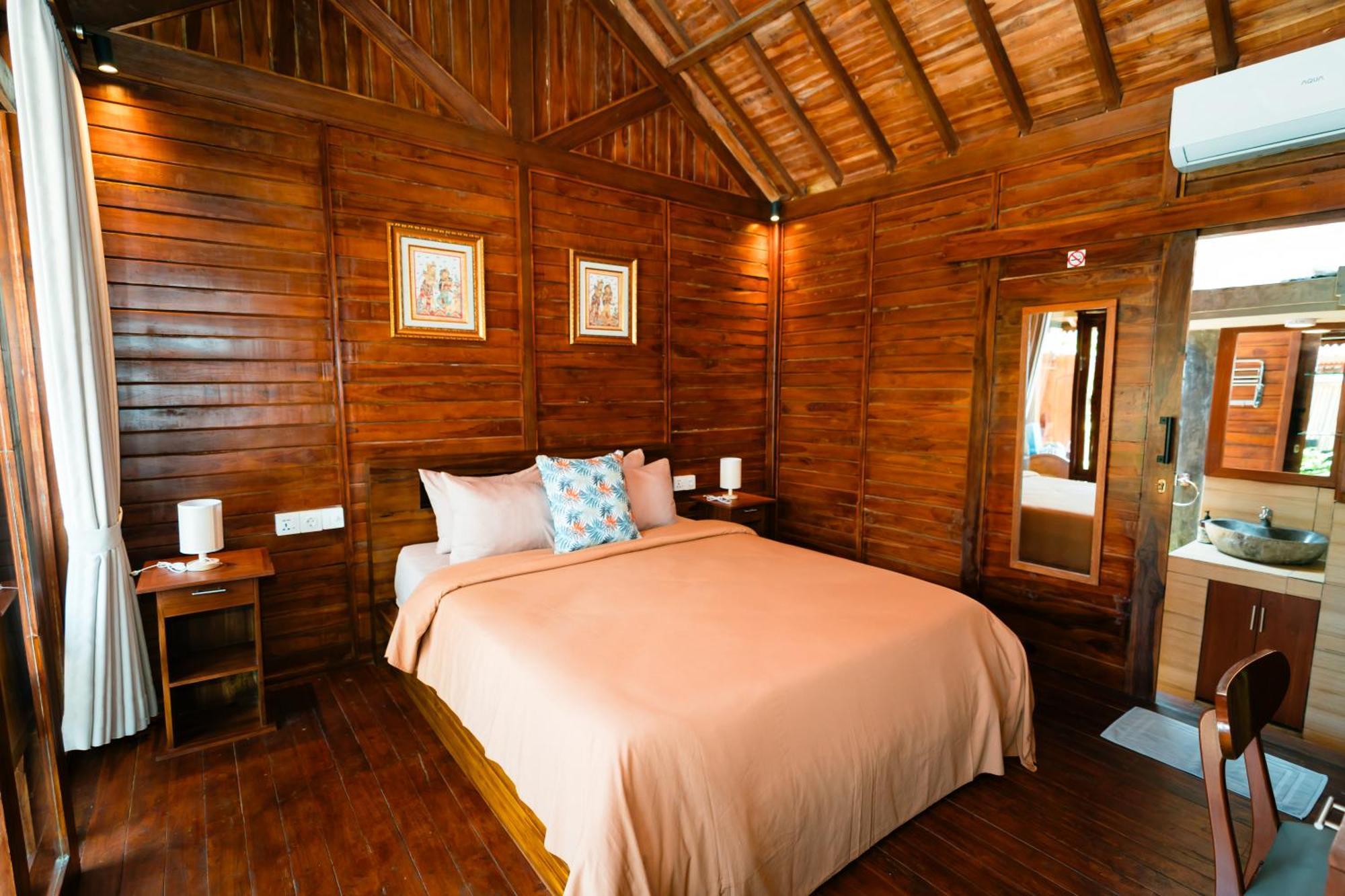 Guest house Ngesil Private Joglo & Pool *