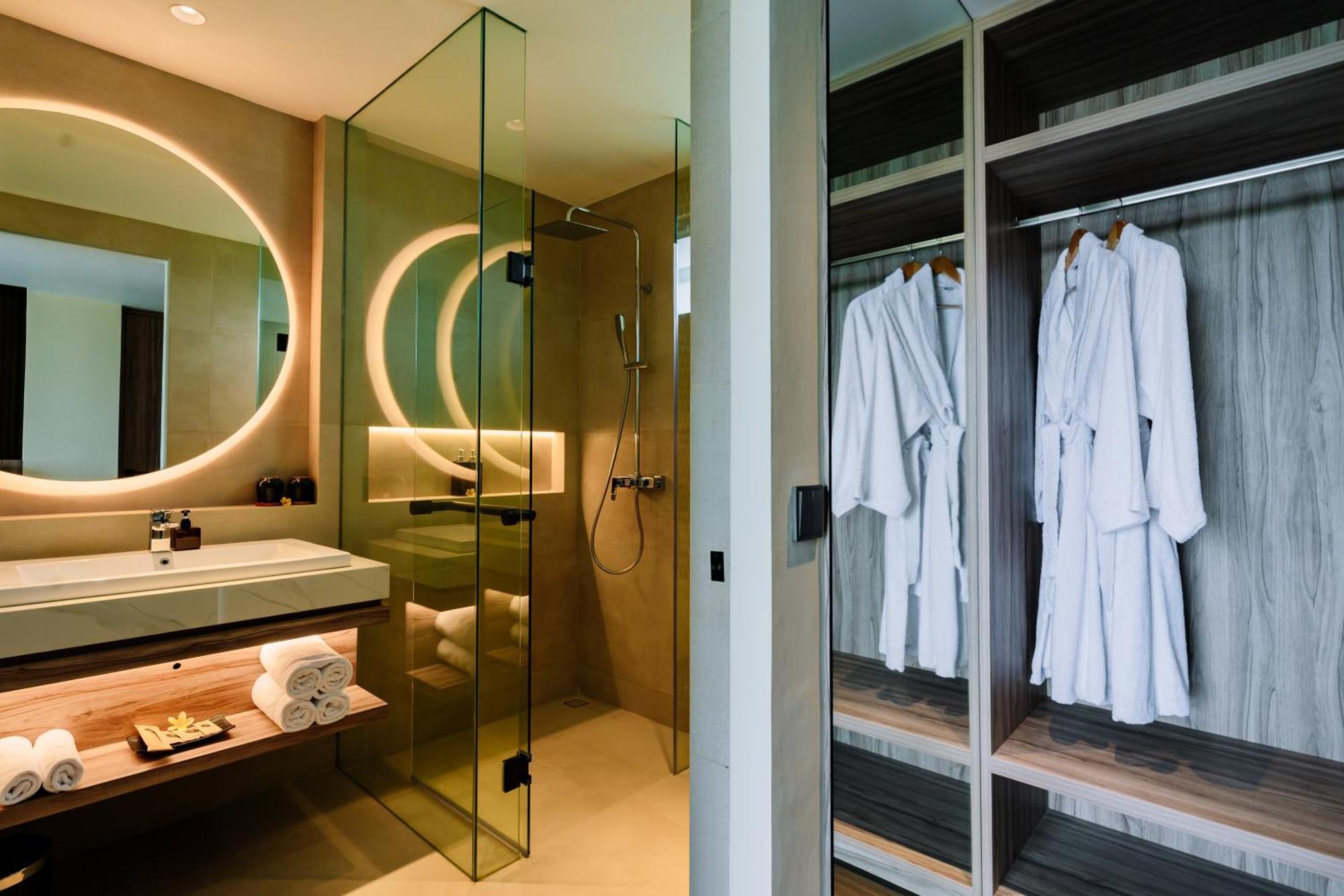 Big Dragon Hotel 4*