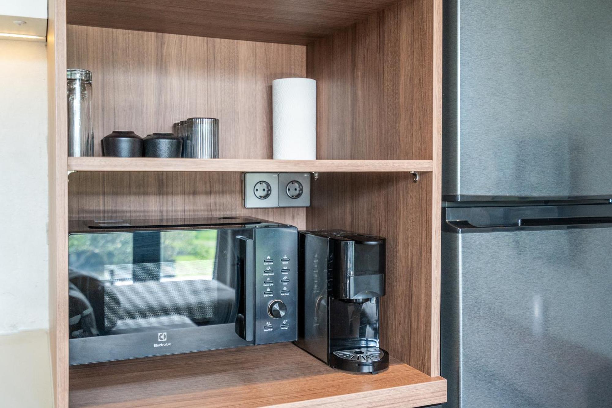 Work, And Unwind! Jungle Vista By Bcg Apartment
