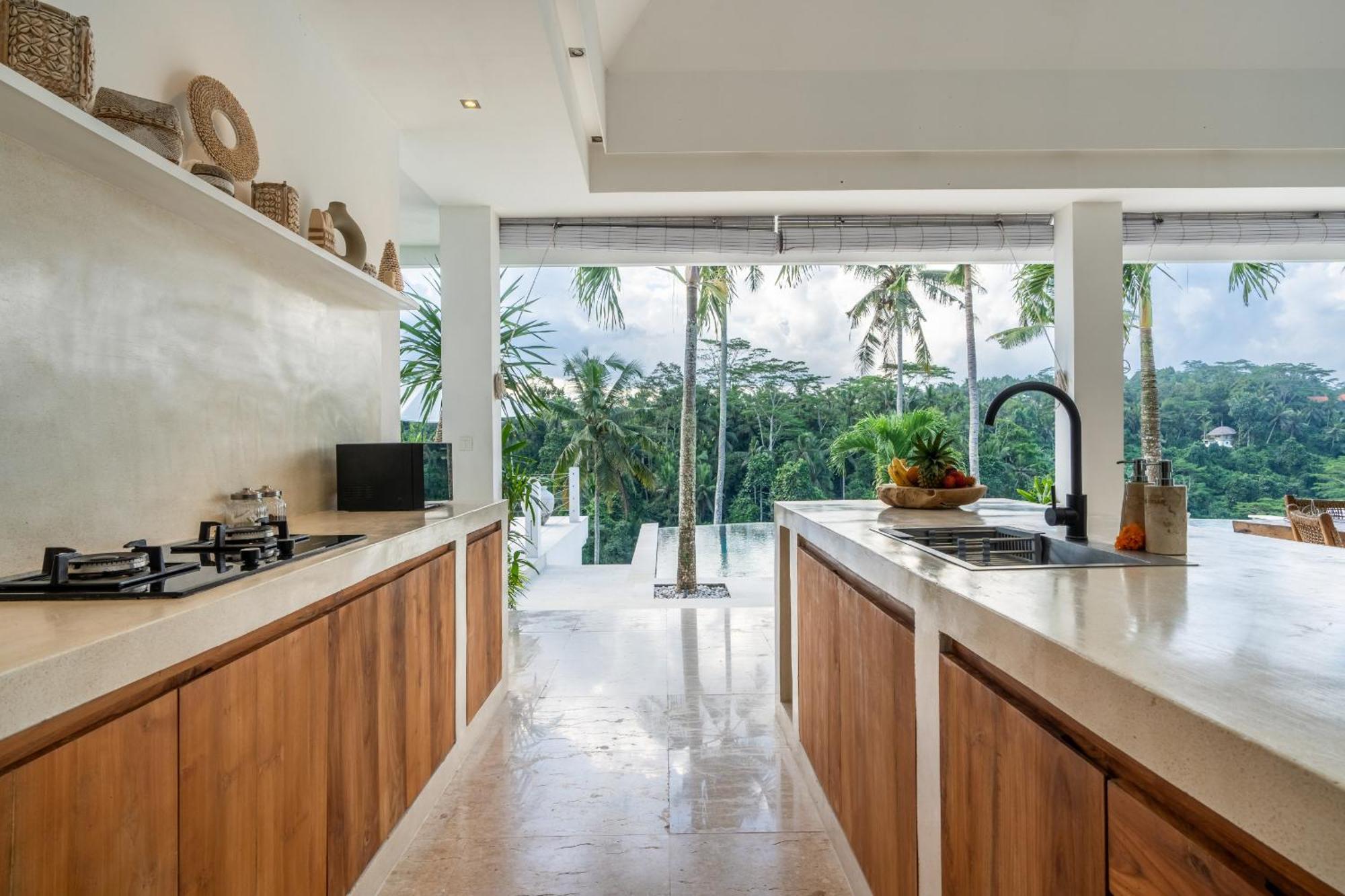 New! Amazing Jungle View 4 Br W Staff *