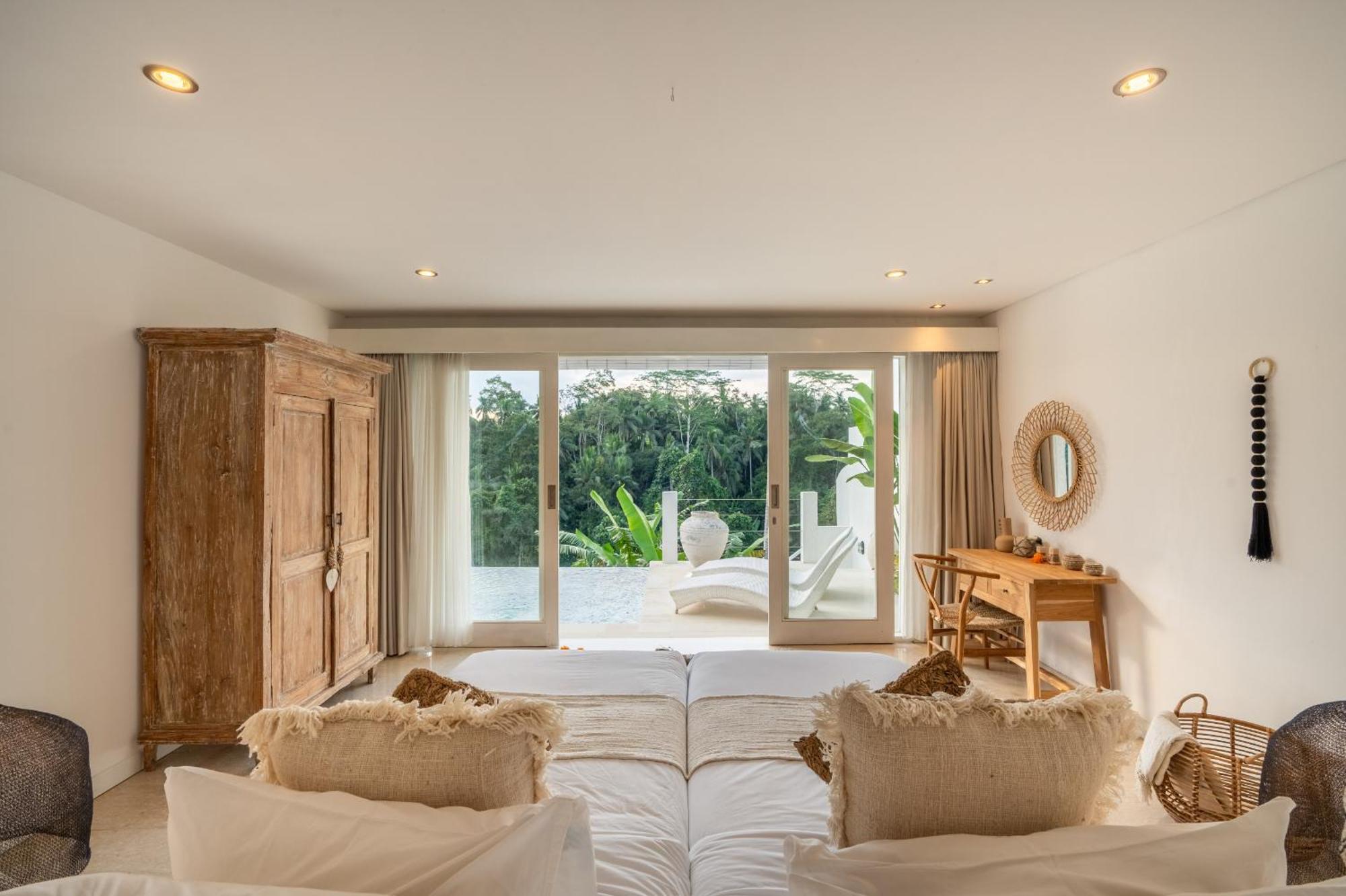 New! Amazing Jungle View 4 Br W Staff Villa Ubud