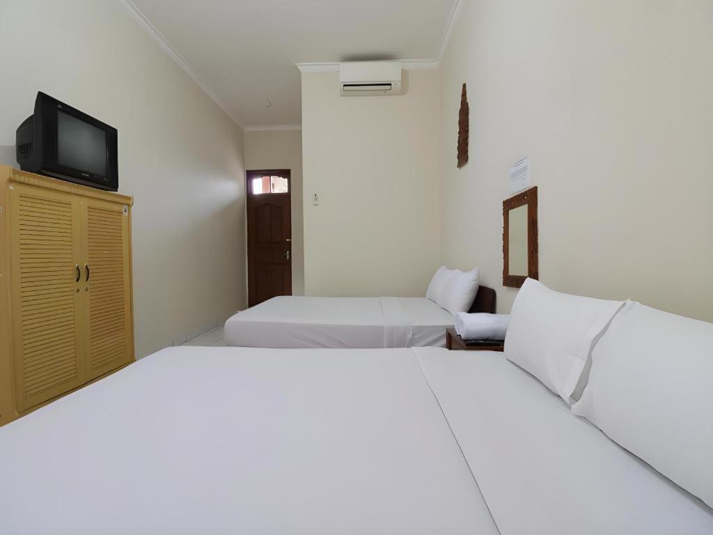 Spot On 2426 Aget Jaya Ii Hotel