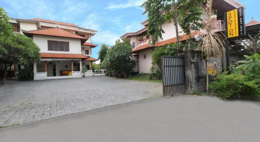 Spot On 2426 Aget Jaya Ii 2*