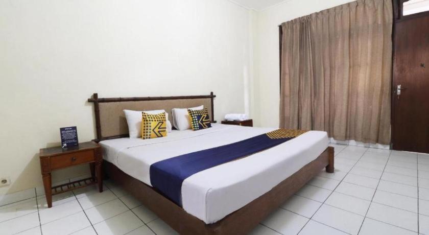 Spot On 2426 Aget Jaya Ii Hotel