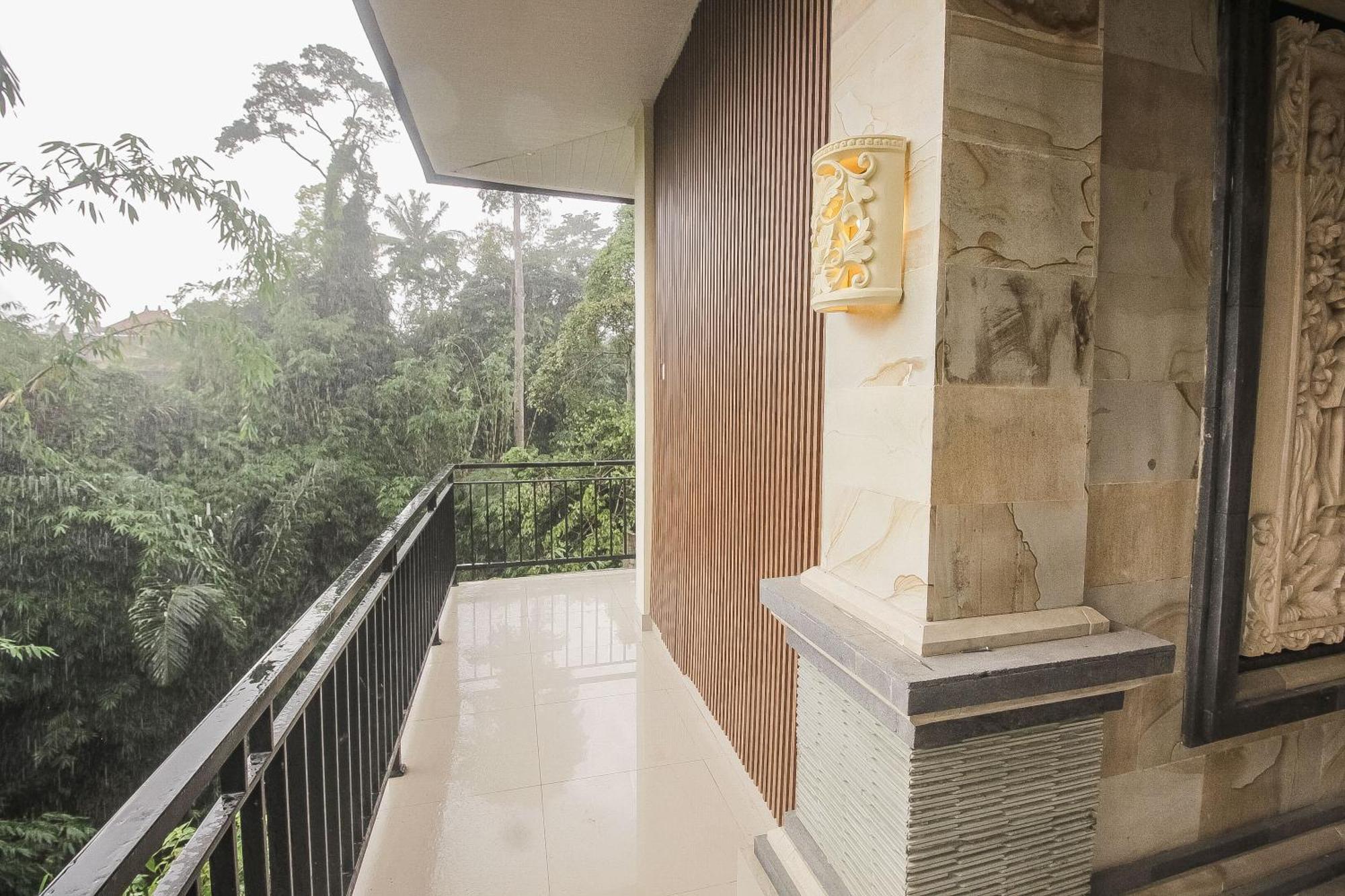 Backyard Rumah tetamu *