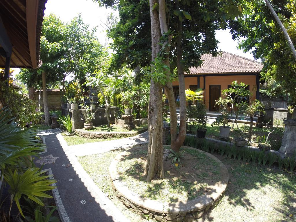 Homestay Eka's *