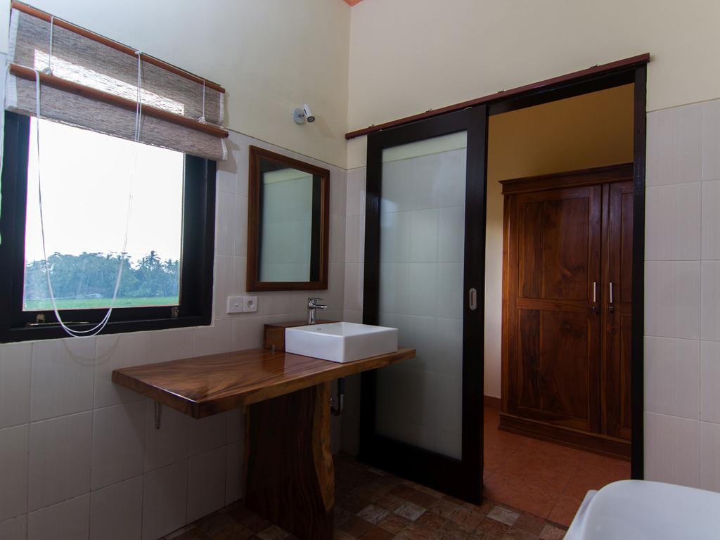 Semanggi Guest house 2*