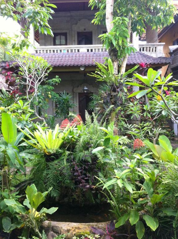 Guest house Karang Mesari *