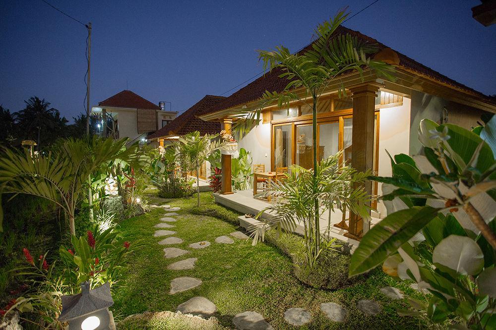 Puji Hostel&bungalow 3*