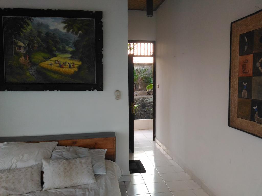 Punia's Jungle Guest house *