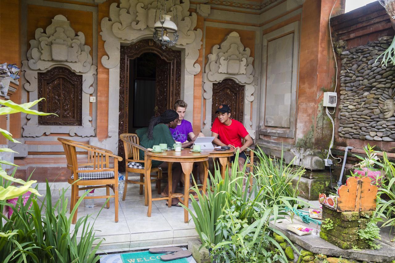 Tunjung Guest house *