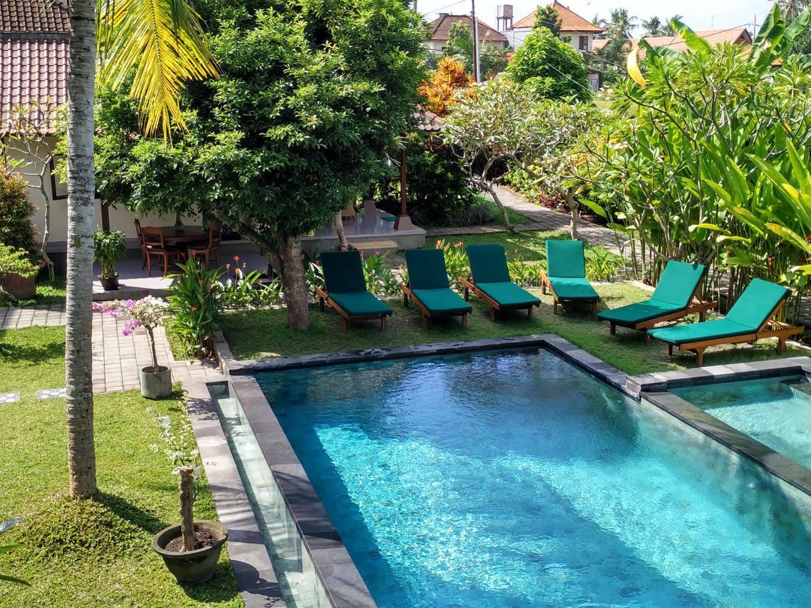 Nyoman Sandi Guest house 3*