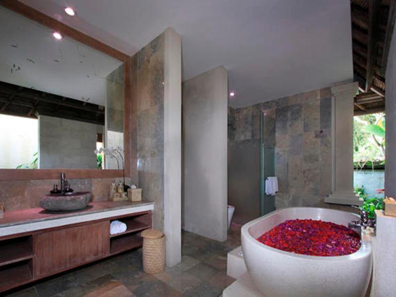 Puri Sunia Bali Hotel 4*