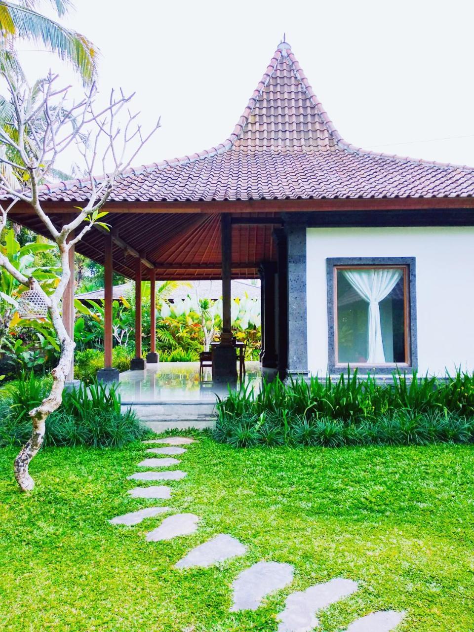 Thani * Ubud (Bali)