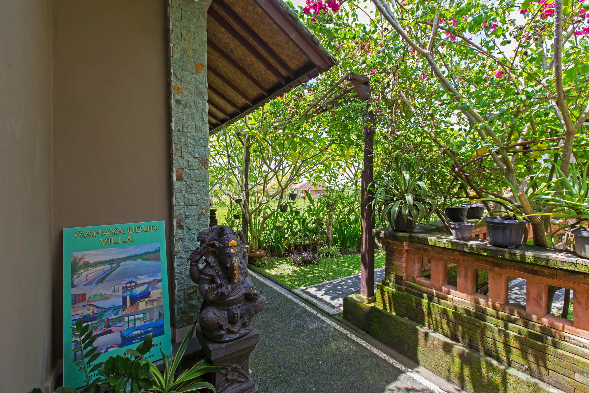 Cahaya Vila *