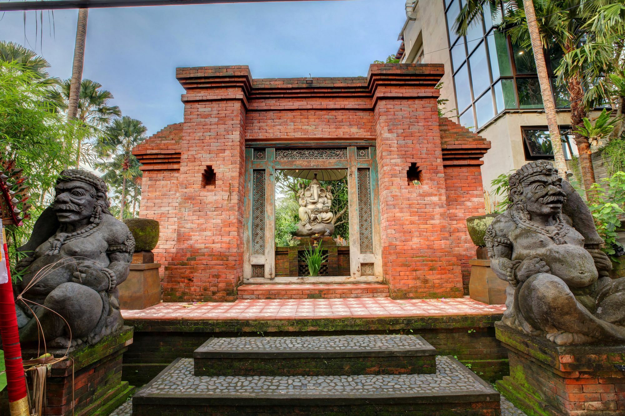 Gana & Restaurant Hotel