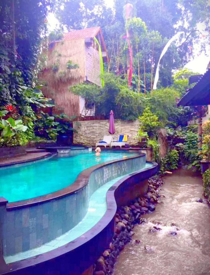 Hotel Tukad White House 3*