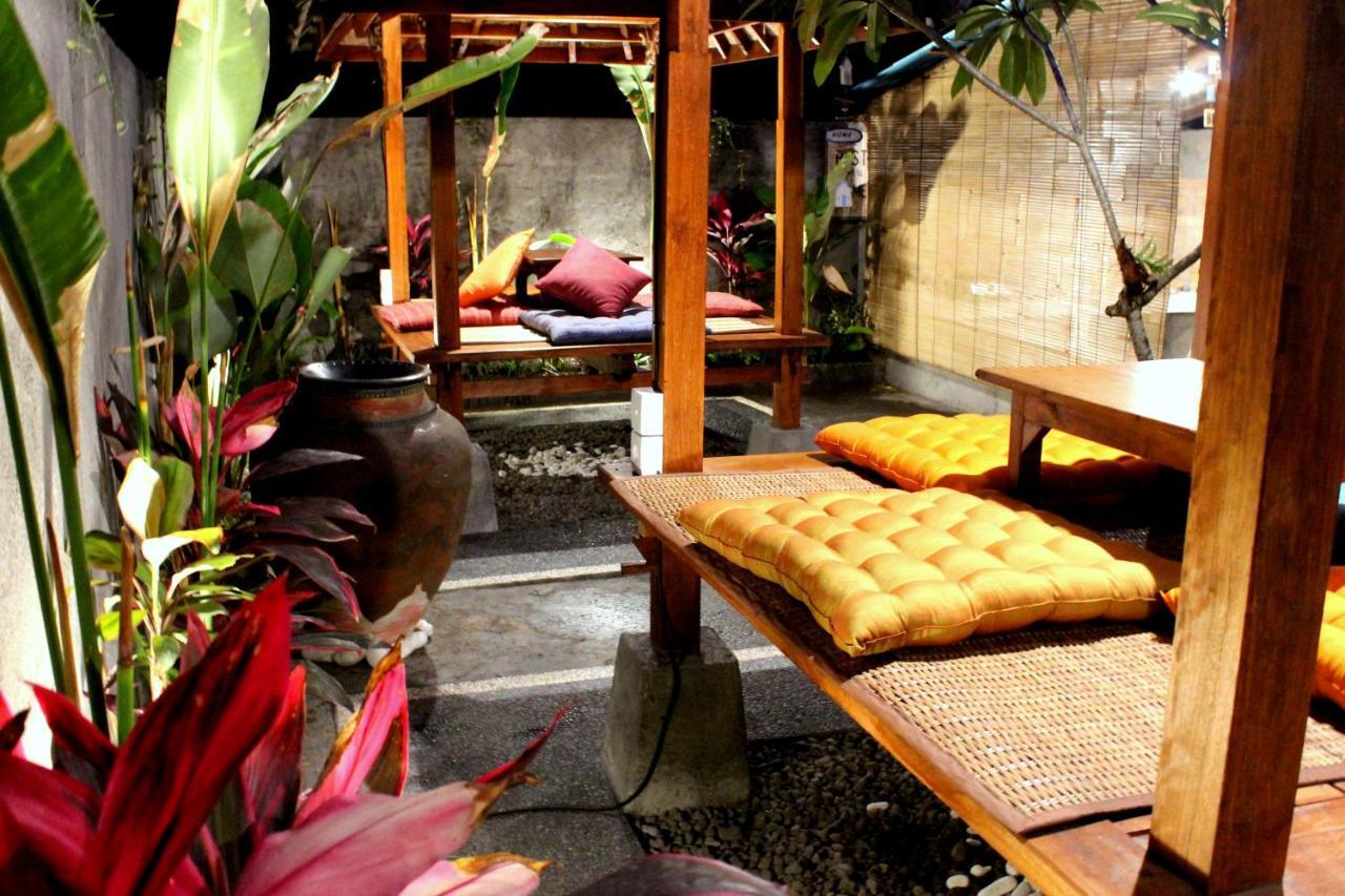 Yasa Backpackers House *